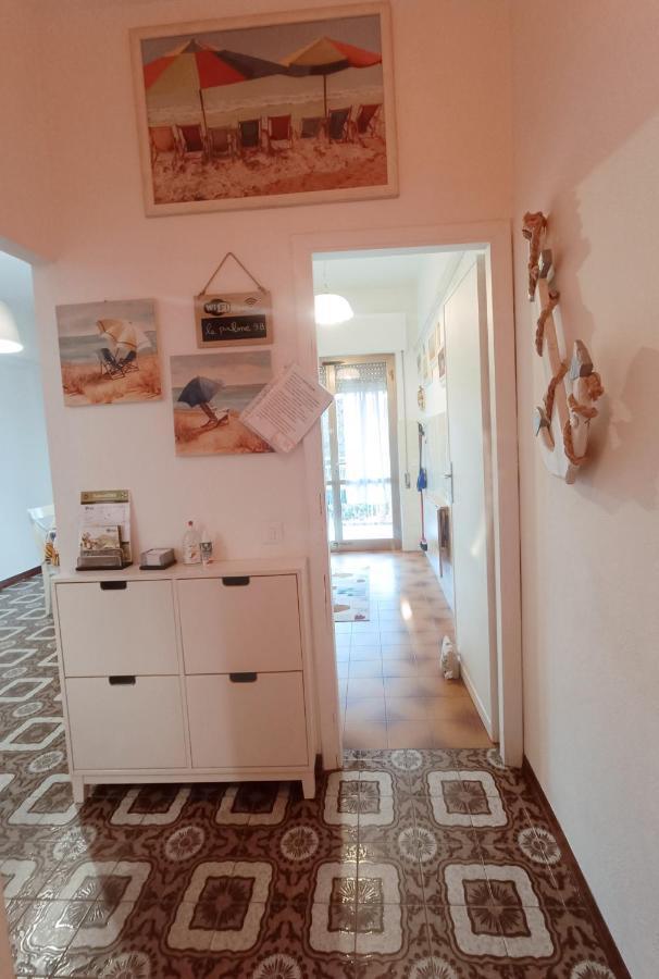 Le Palme 98 "Casa Vacanze" Лидо Ди Камайоре Екстериор снимка
