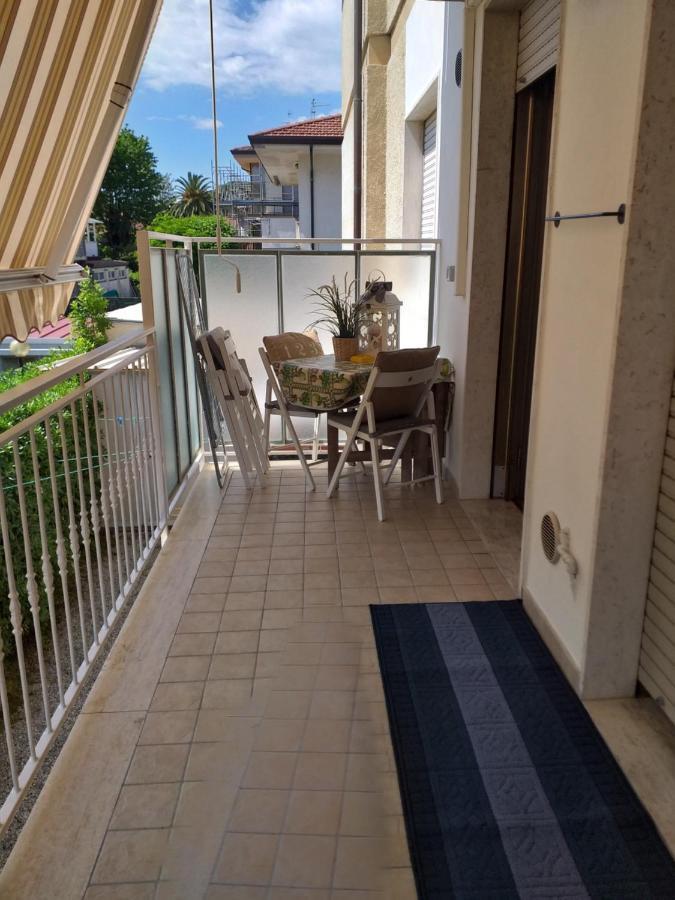 Le Palme 98 "Casa Vacanze" Лидо Ди Камайоре Екстериор снимка